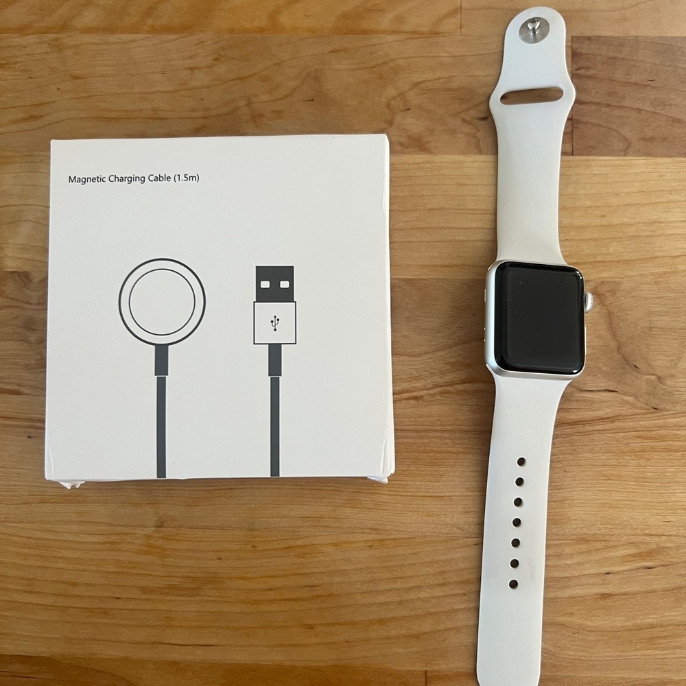 Apple Watch Series 3 Silver 38mm with White Band + New Charger